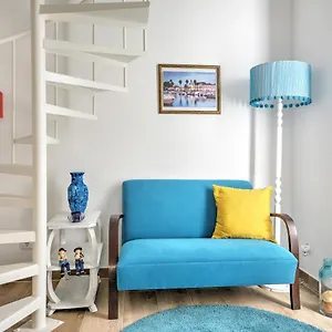 Blue Barqueta Studio Apartment
